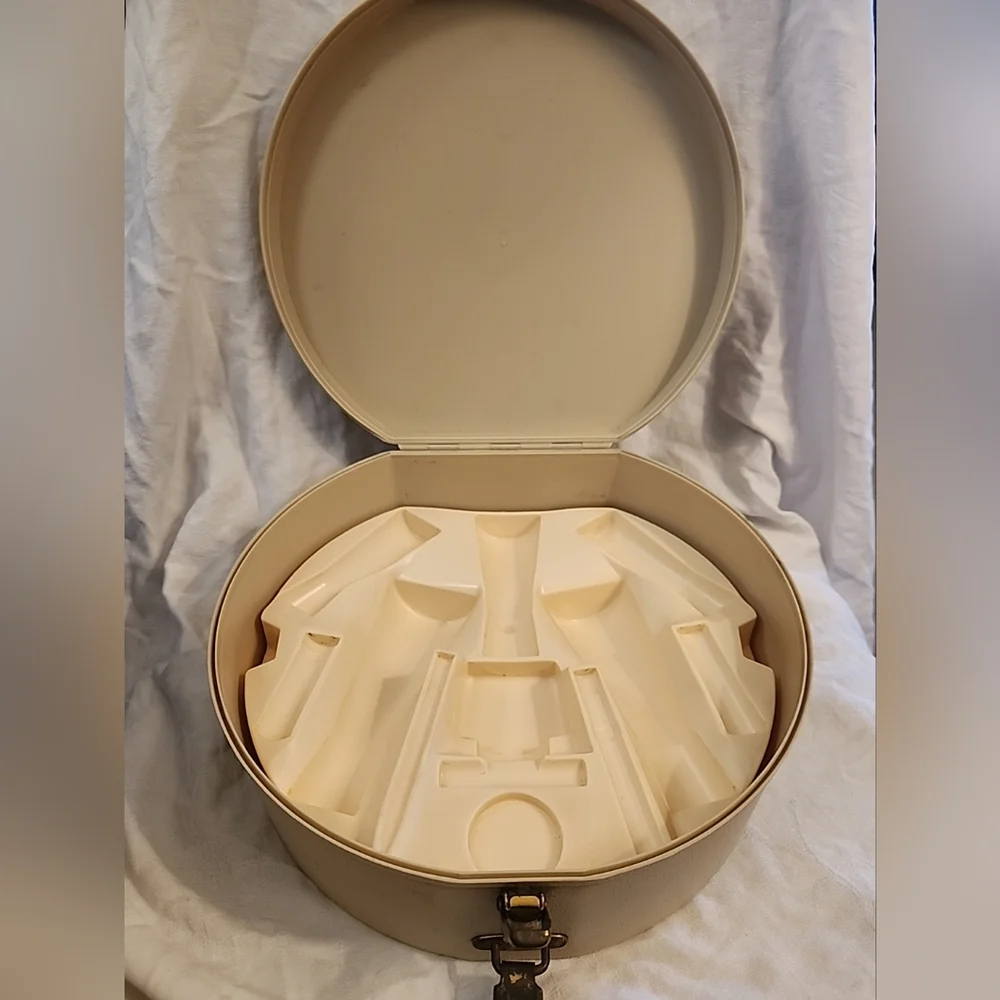 Vintage 60's Beige Hard Plastic Round Travel / Make Up Case/Jewelery Box